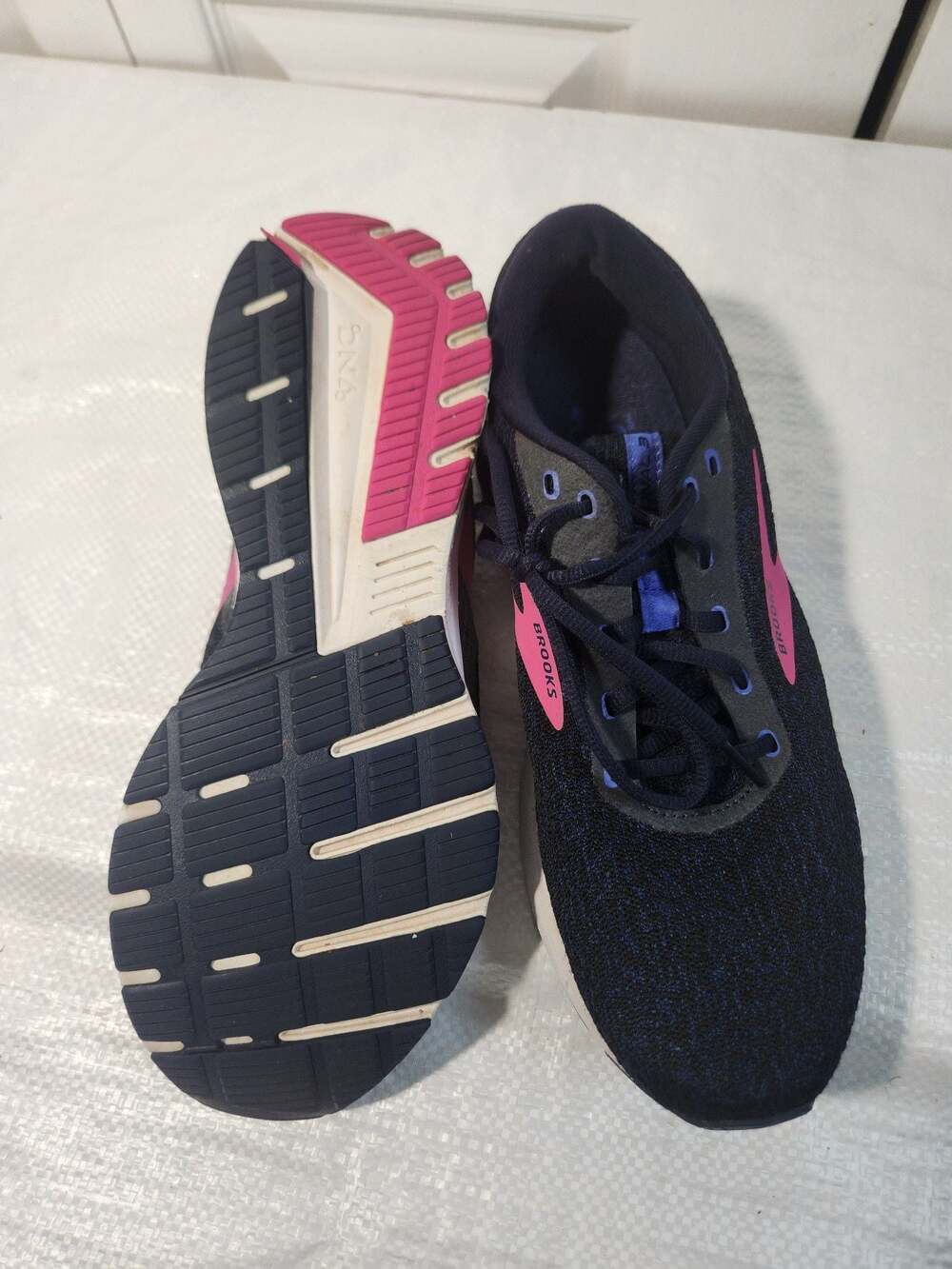 Brooks - Picture 4 of 6